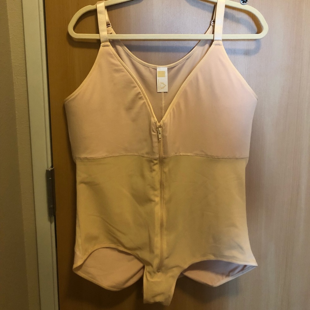 NEVER WORN! Plus zipper-up shapewear bodysuit